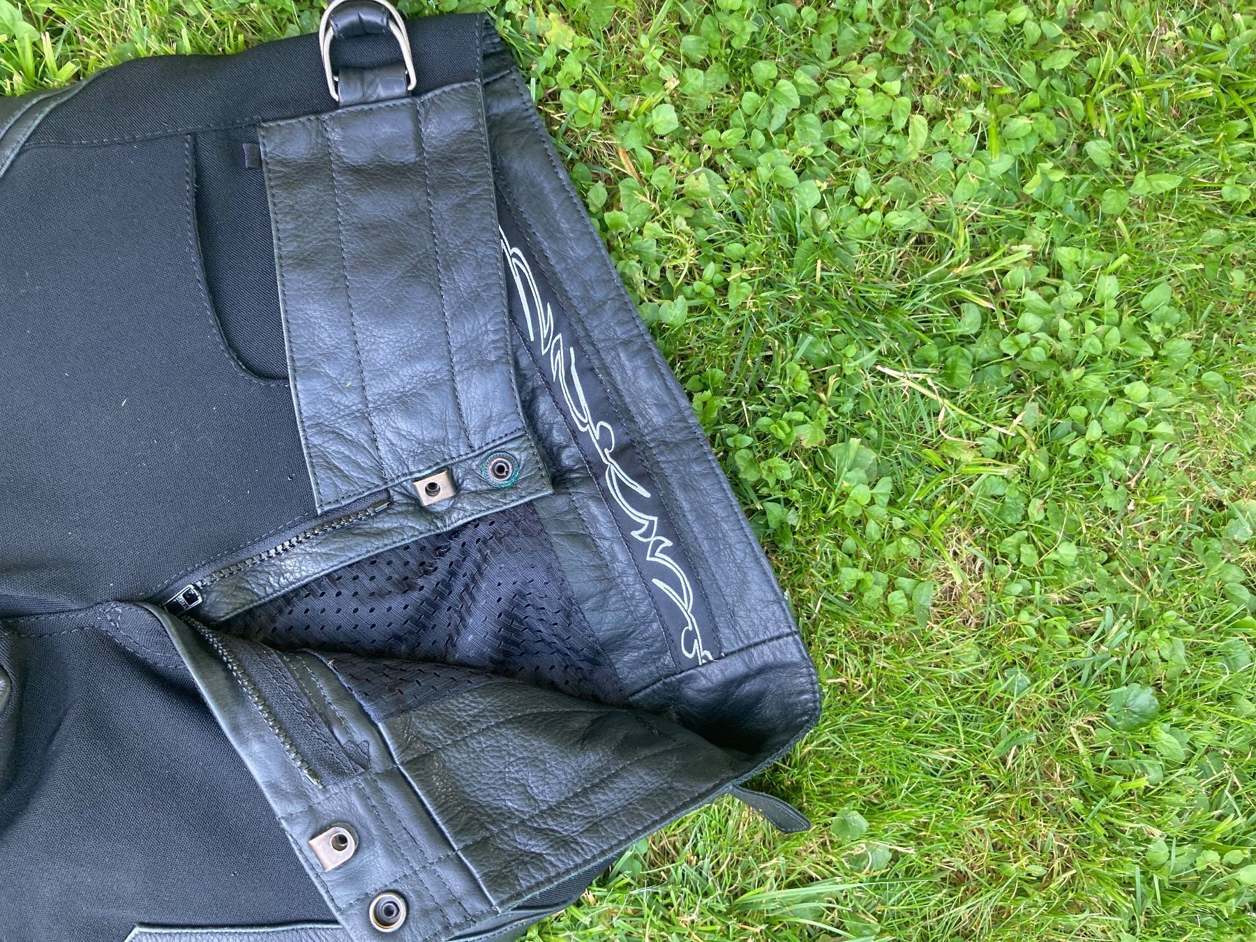 Hosen: Motorradhose Töffhose Leder Damen 34 – Gebraucht aus Oetwil am See von abtDesign 3