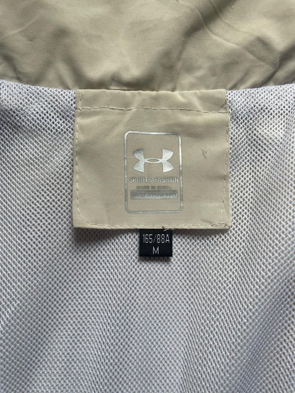 Under Armour Jacken: Veste Under Armour – Neu (gemäss Beschreibung) aus Romont BE von cel_2qsz 4