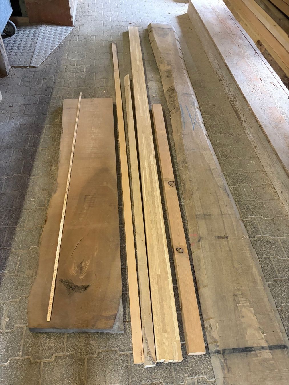 Articoli in legno: Diverses Restbestand Laubhölzer – Usato da Rothrist venduto da SchHunWerGmbH 1