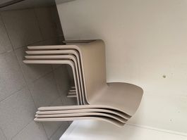 Wunderschöne, neue Magis Stühle