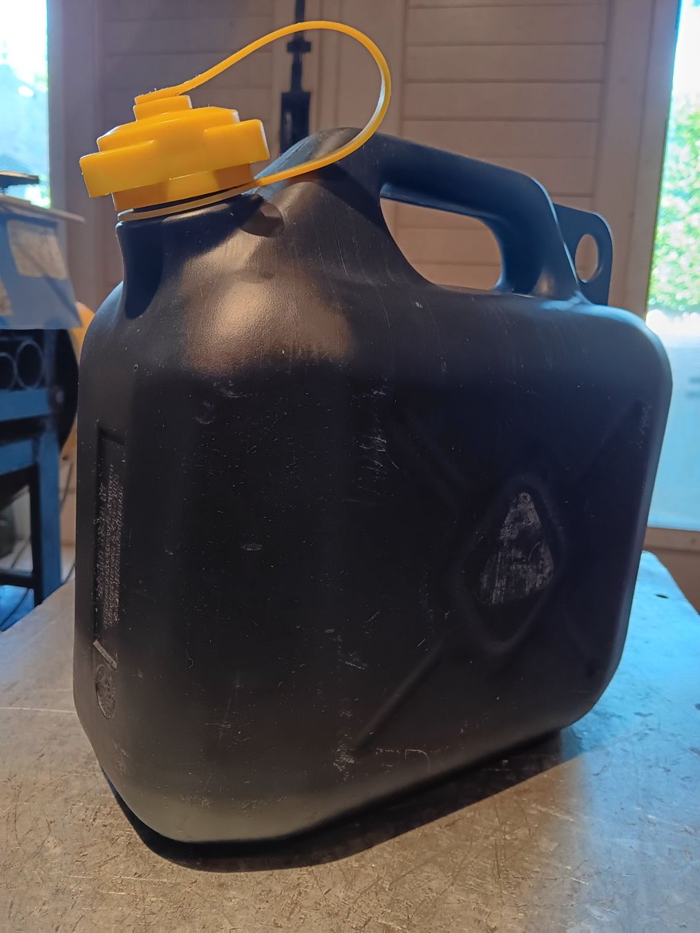 Taniche per benzina: Benzinkanister 5 Liter – Usato da Dietikon venduto da Sauber64 1