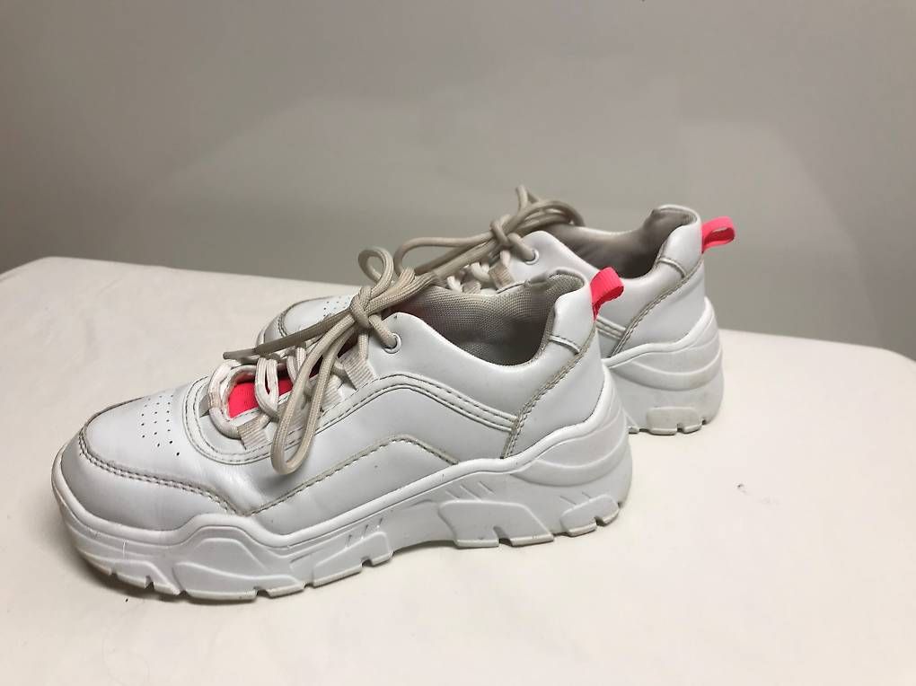 Scarpe per ragazze: Turnschuhe Grösse 33 – Usato da Boswil venduto da MaKoBo 1