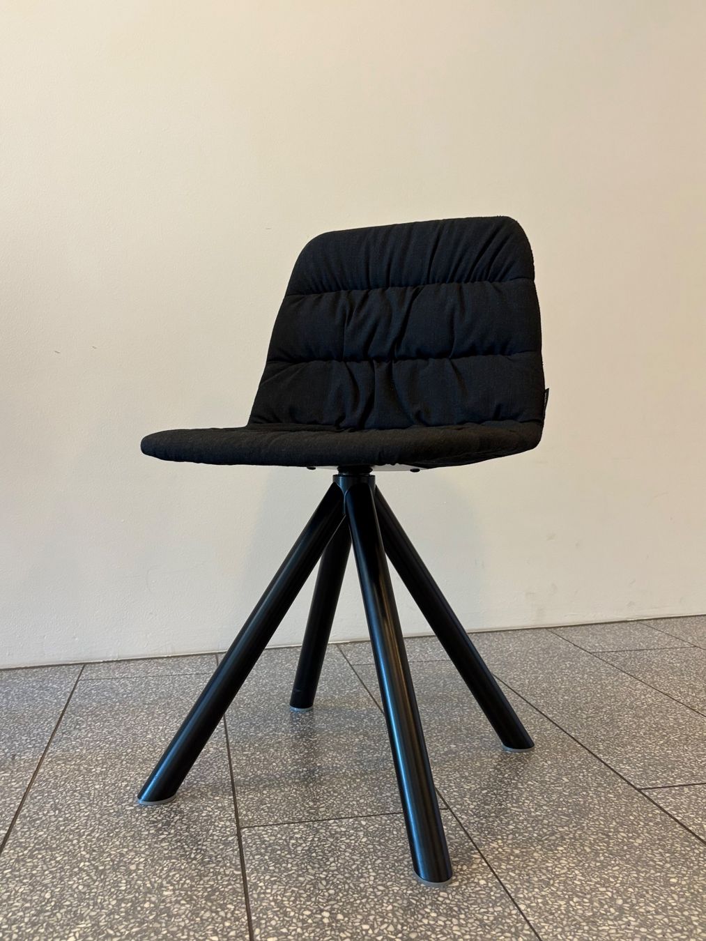 Stühle: 2 Design Drehstühle "Maarten" von Viccarbe – Gebraucht aus Zürich von Bda1 2