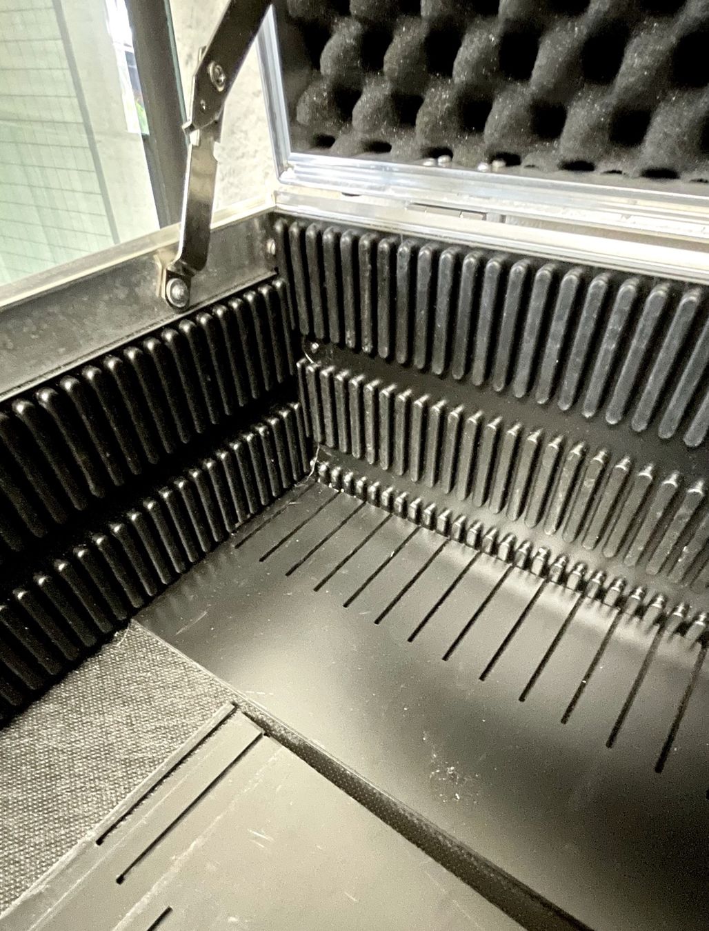 Reisekoffer: ALUMINIUM ROLLKOFFER/ FLIGHTCASE von BwH – Gebraucht aus luzern von Glieve 6