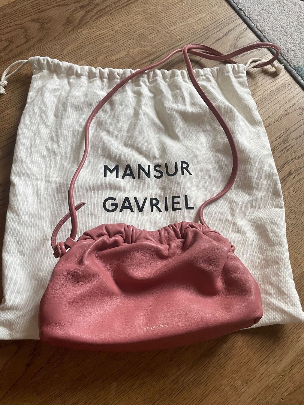 Mansur Gavriel Sacs: Mansur Gavriel Mini Cloud Tasche – D'occasion à Luzern par miletas89