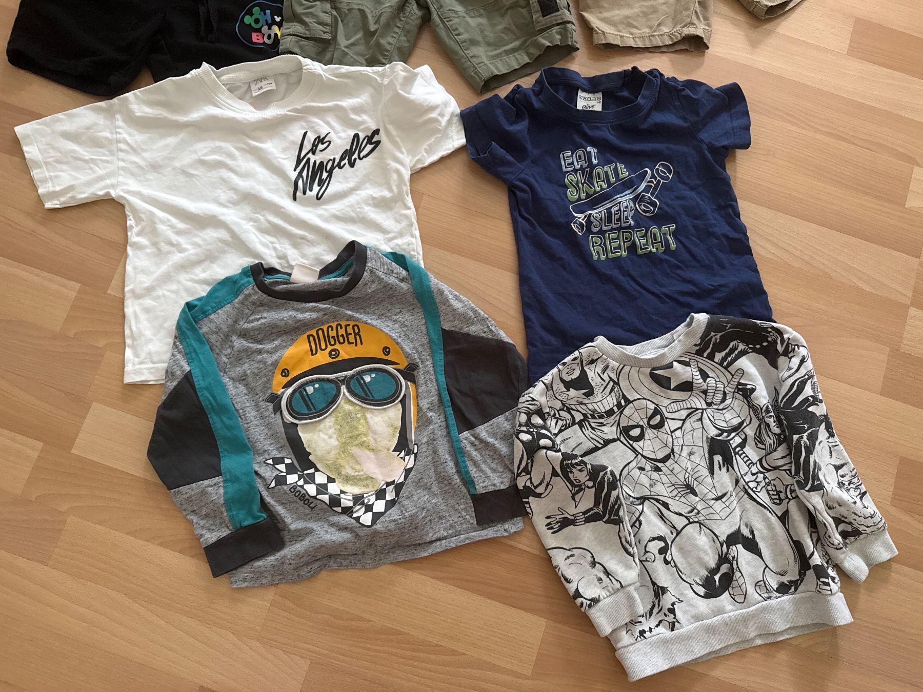 Lotti & Set di vestiti: Kleiderpaket Grösse 4-6 Jahre – Usato da Horgen venduto da linuxrp 3