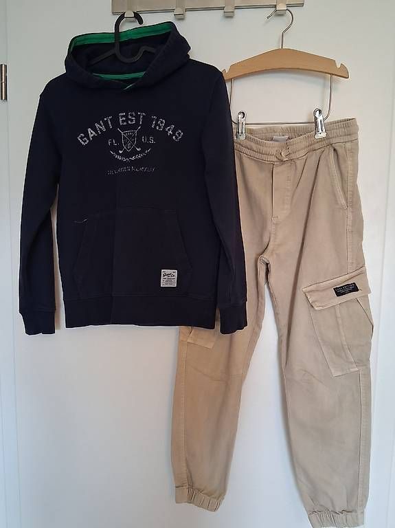 Lotti & Set di vestiti: Ensemble sweater- pantalon 10 ans – Usato da Corcelles-le-Jorat venduto da Fashion_Unfold