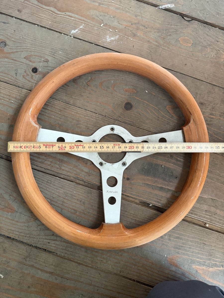 Toutes les pièces auto: Altes Formula Sportlenkrad – Défectueux à Mirchel par Hilal1994 1
