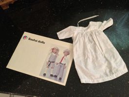 Sasha Kleid und Prospekt
