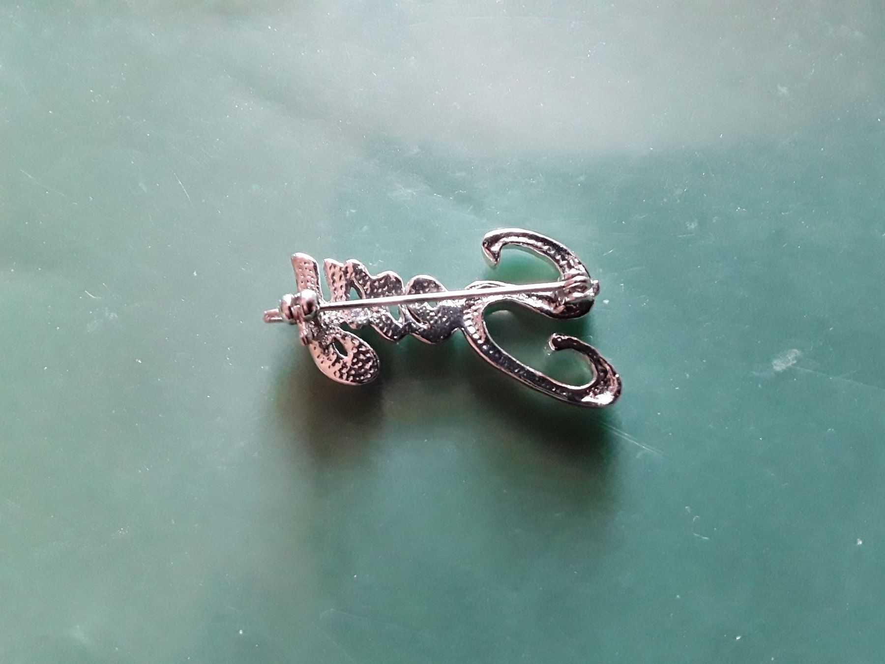 Swarovski Spille & Fermagli: Swarovski Sexy Buchstabe Brosche – Difettoso da Biel/Bienne venduto da taki25 2