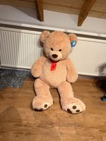 Grosser Teddybär hellbraun mit Schleife