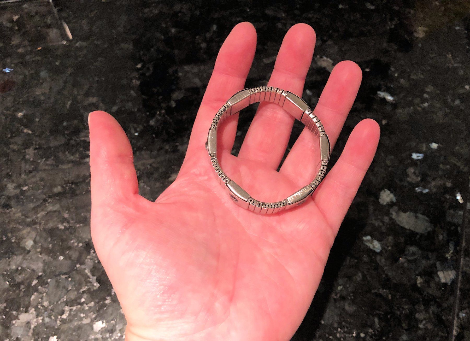 Bracelets: Magnetarmband mit weissen Steinen – Neuf avec emballage d'origine à Rüti ZH par Jasna89 1