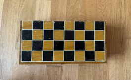 Schachspiel Holz mit asiatischen Figuren gebrauchter Zustand