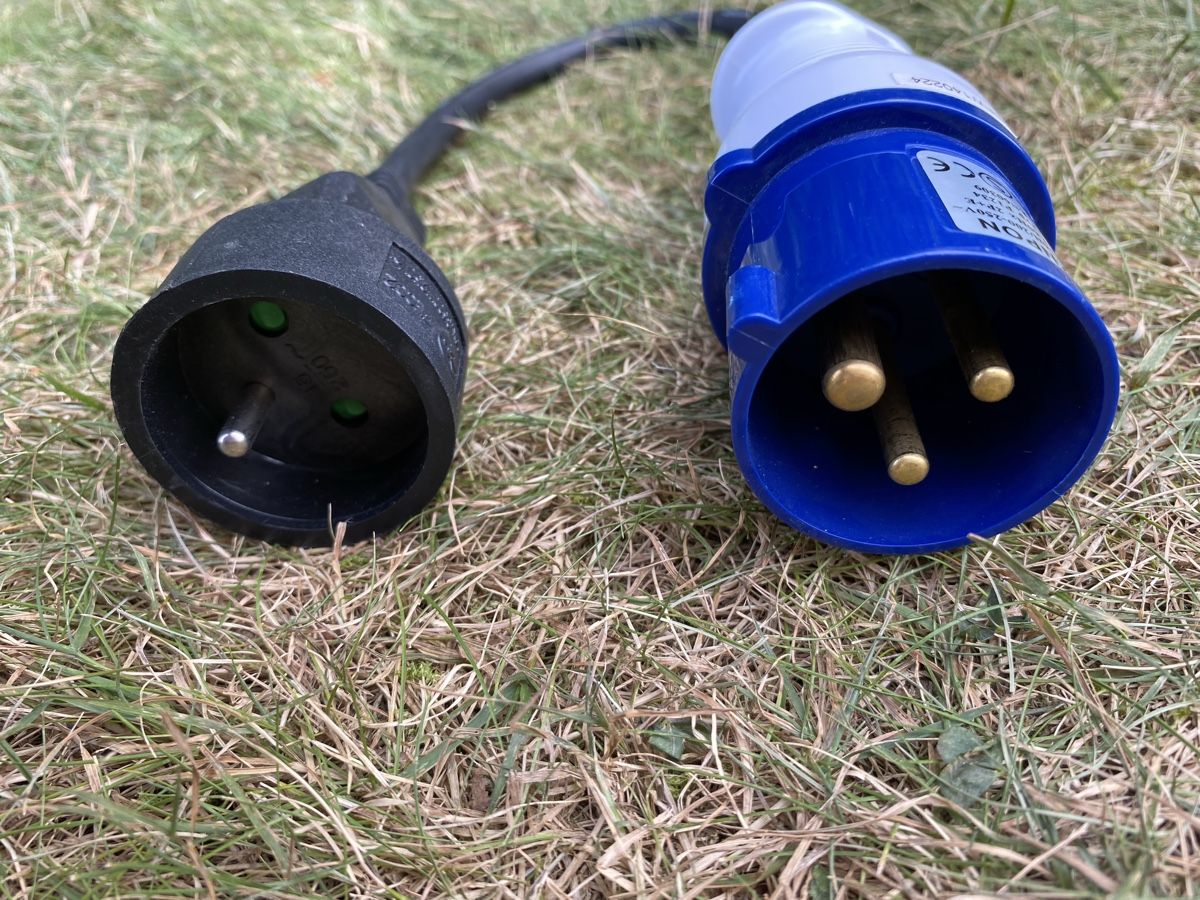 Unità & Adattatore: Adapter für Stromzufuhr Camping – Usato da Obergösgen venduto da NetNietNieuw