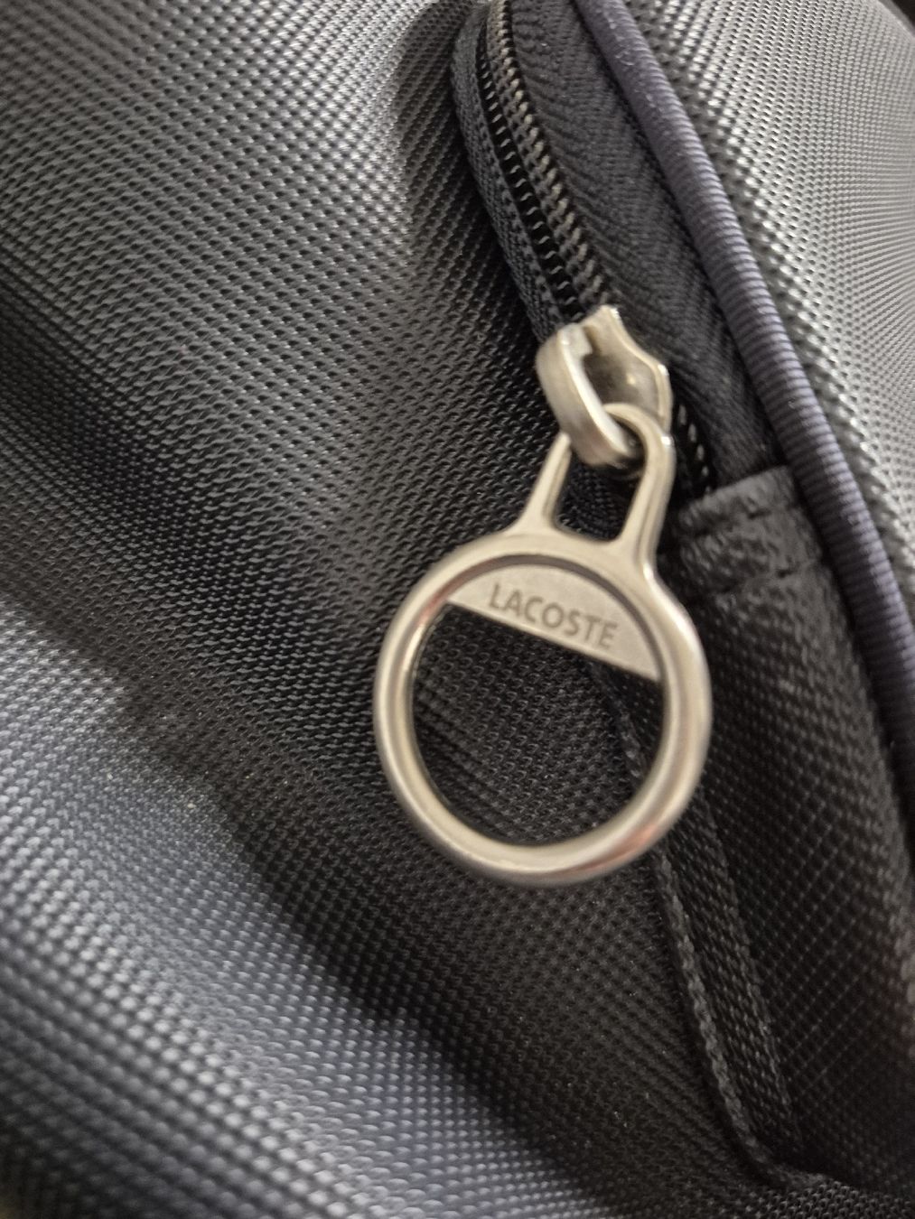 Lacoste Borse: sac lacoste comme neuf – Nuovo (secondo la descrizione) da St-Pierre-Clages venduto da _RV 6