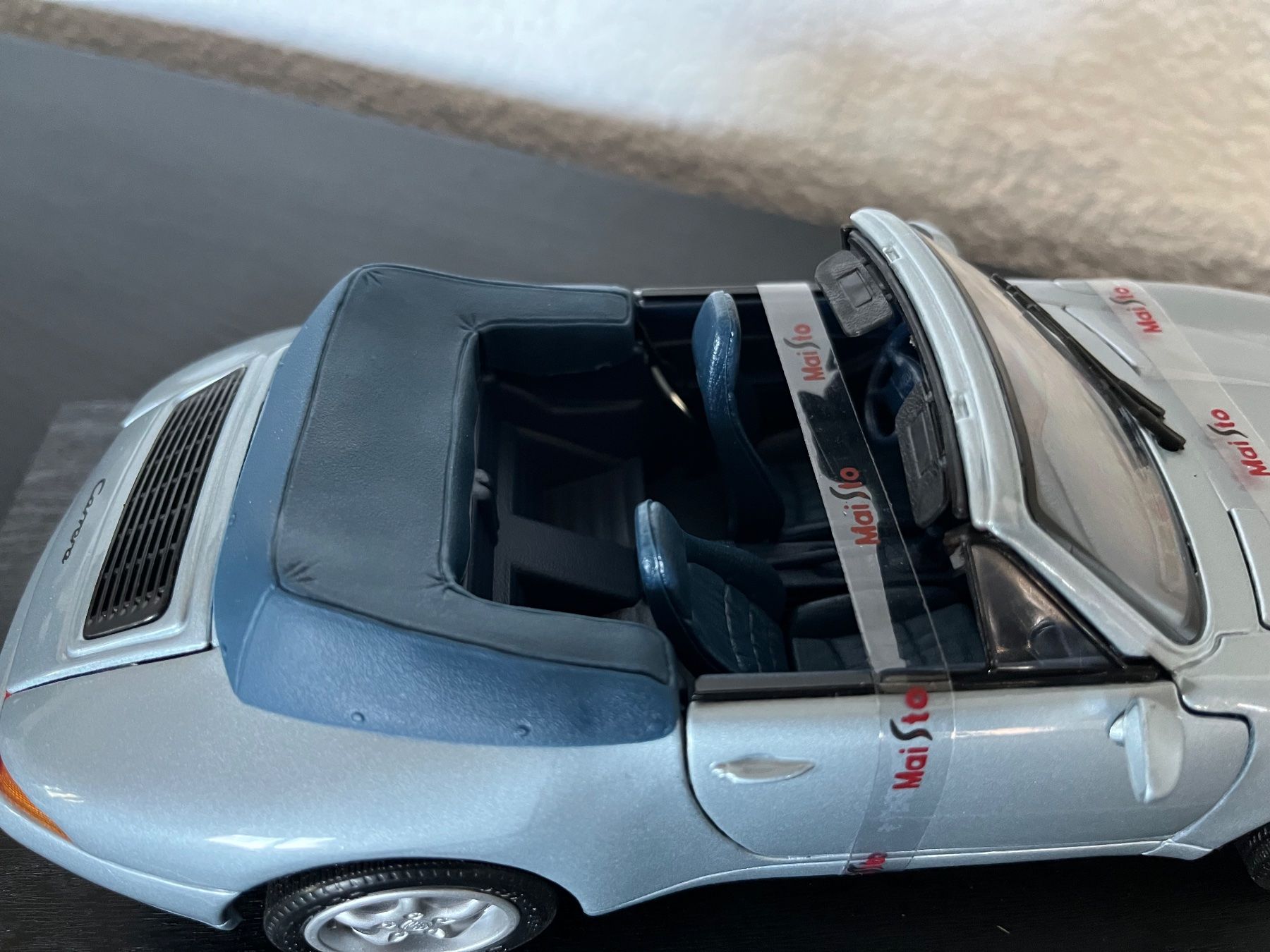 Porsche Modellautos: Porsche 911 Carrera Cabriolet 1994 1:18 – Gebraucht aus St-Cergue von ncu_t267 3