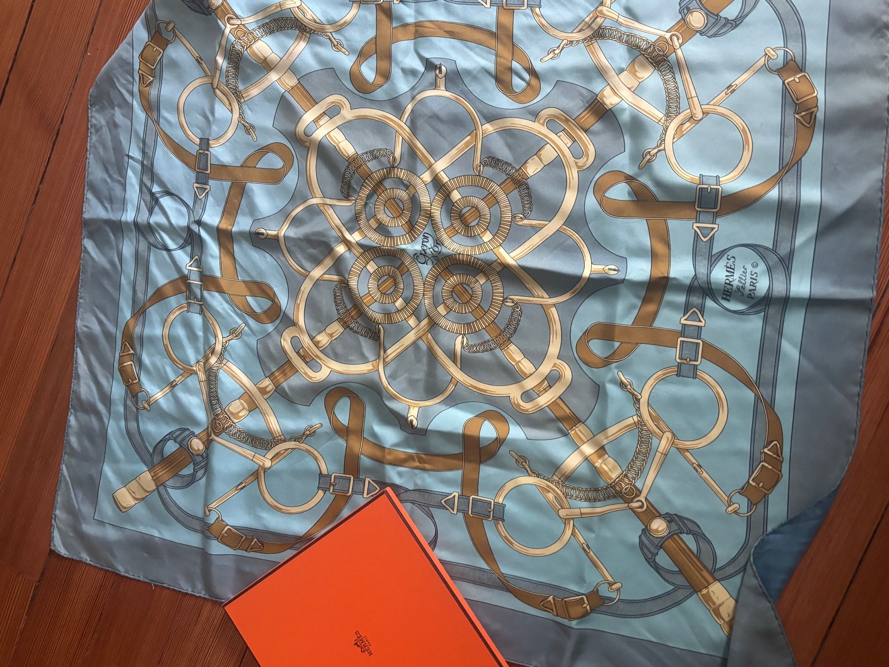 Hermès Foulards, Tücher & Schals: Hermes Scarf 90 Eperon d’Or forever – Gebraucht aus Geneve von wer_7s7p 1