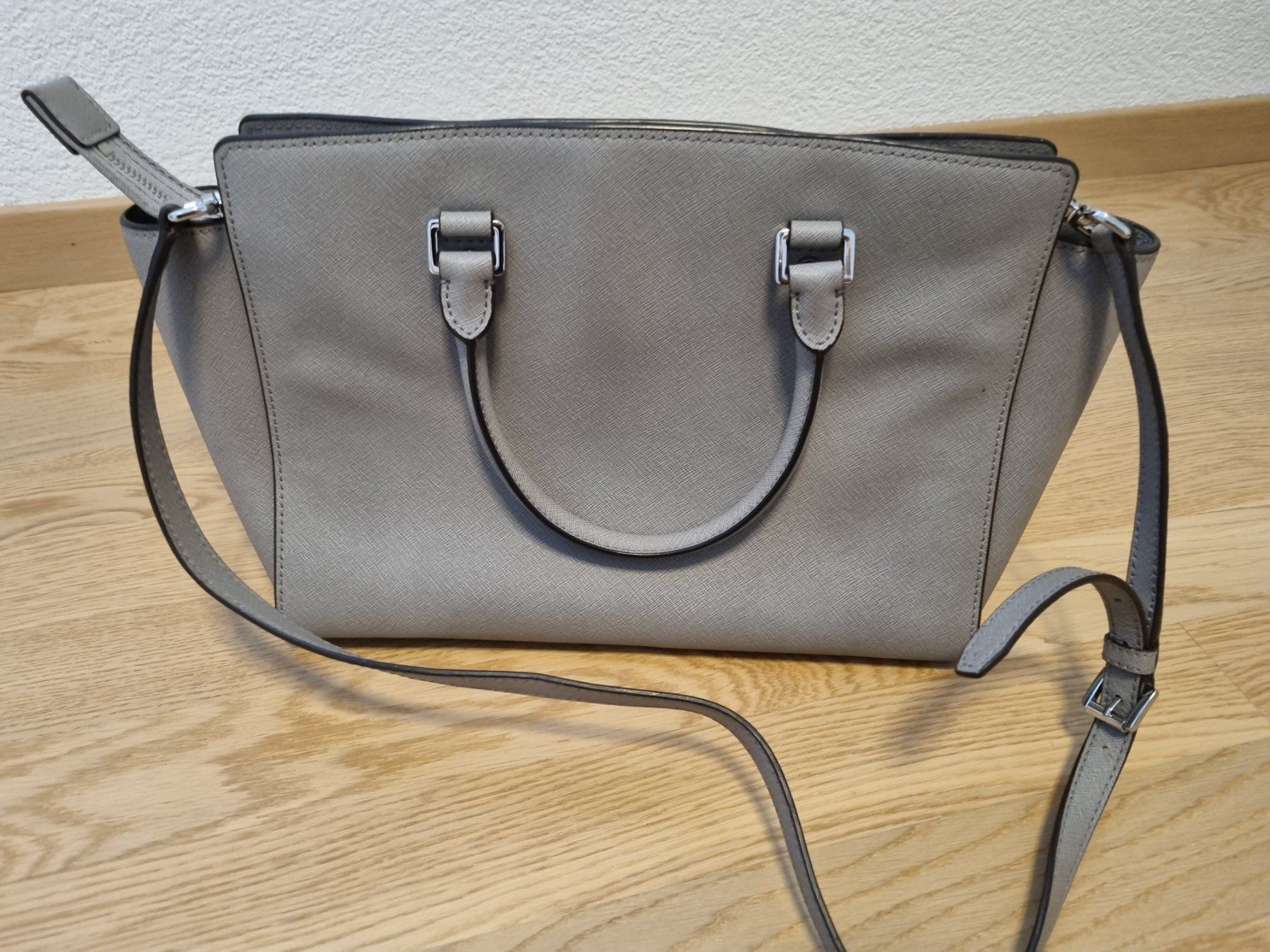 Michael Kors Borse da donna: Michael kors Damentasche grau – Usato da Pfäffikon SZ venduto da Ka6ka 2