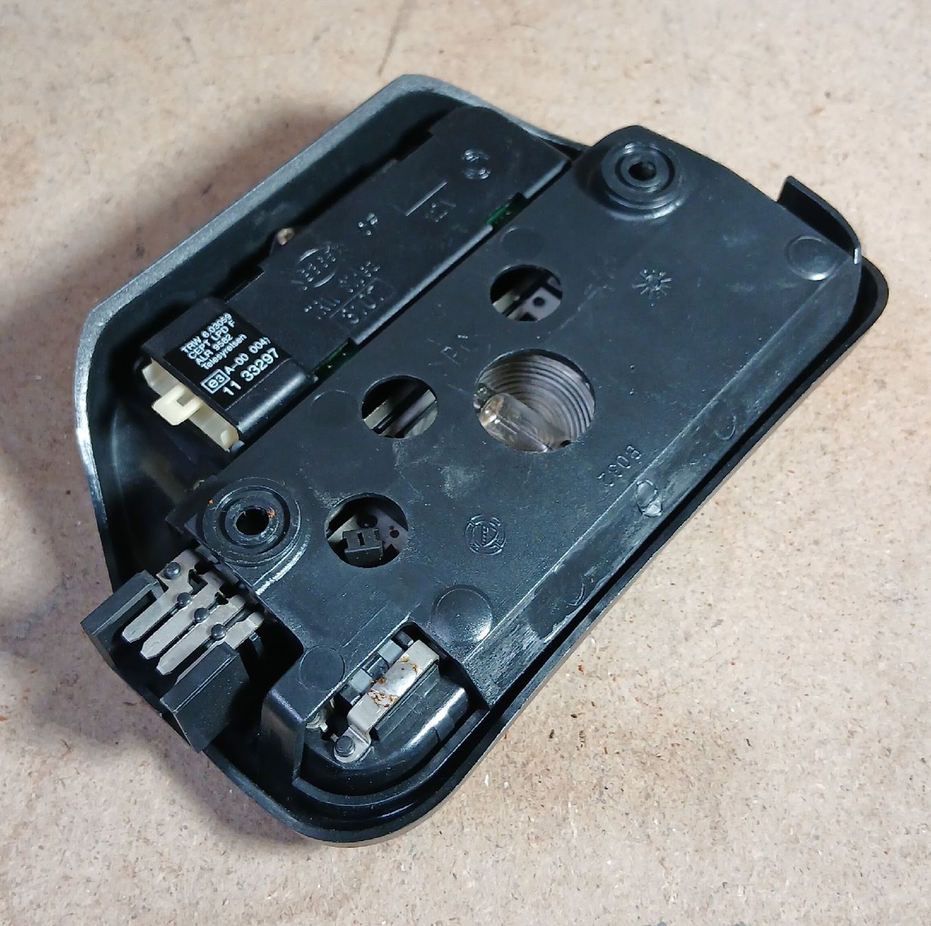 Alfa Romeo Tutti pezzi di ricambio auto: Plafonnier Alfa Romeo GTV 1994-2004  – Usato da la heutte venduto da Auto-stock 1
