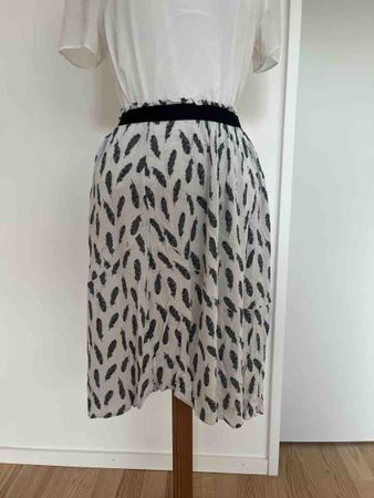 Damen Rock mit Federmuster schwarz weiss von H&M Grösse 34
