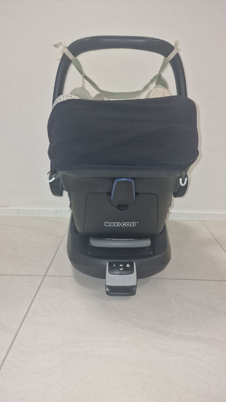Maxi-Cosi Seggiolini per auto: Babyschale Maxi-Cosi Pebble + ISOFIX – Usato da Bottighofen venduto da Luana1234. 2