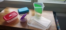 diverse Plastikbehälter