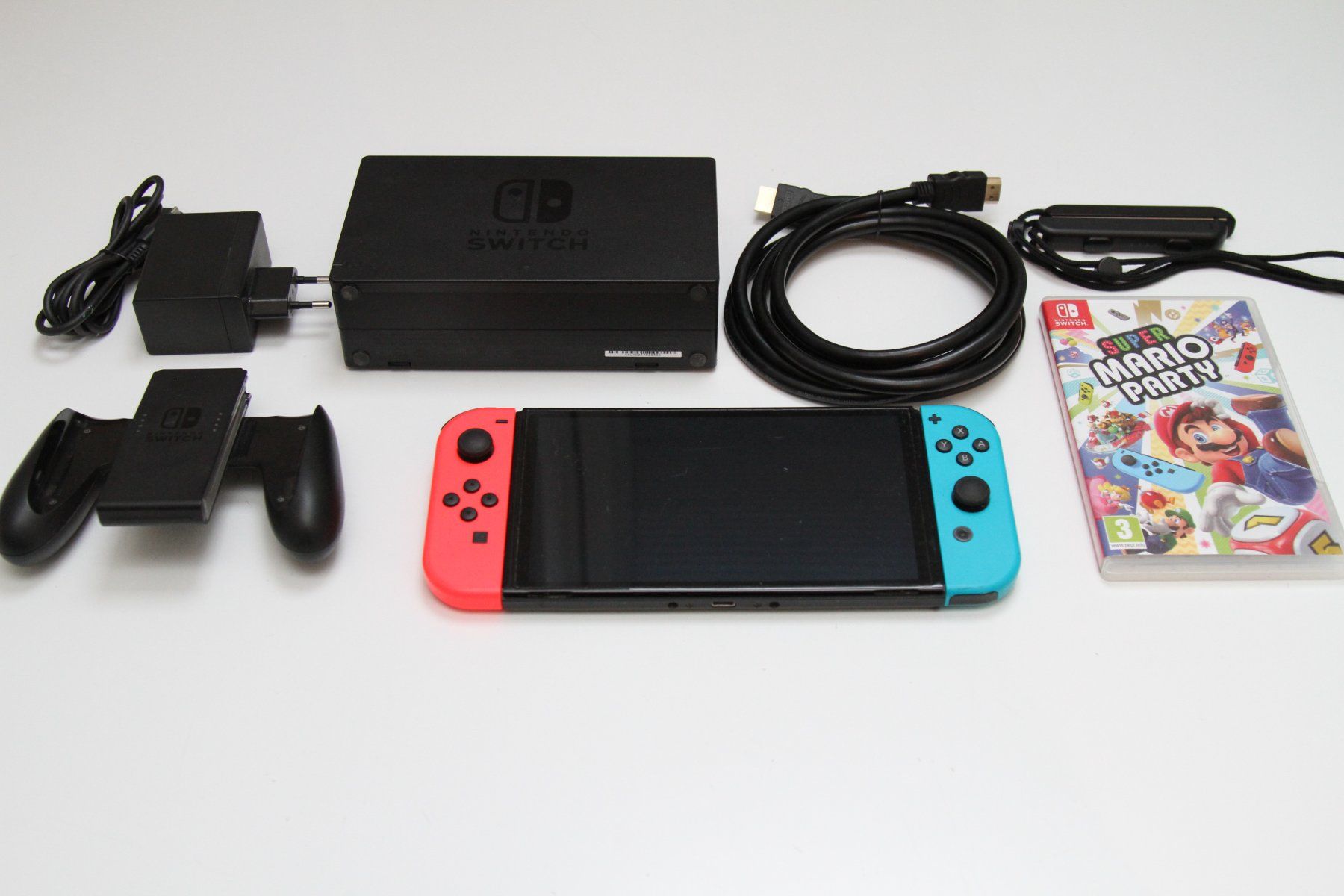 Nintendo Console: Nintendo Switch OLED mit Mario Party – Usato da Basel venduto da camelot99