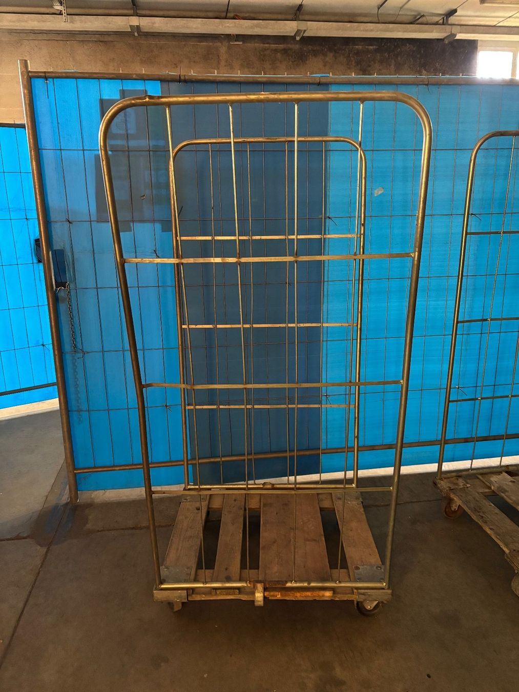 Banconi: Gitterrollwagen, Rollbehälter, (Rollcaddy) – Usato da Wildegg venduto da Rider59 1