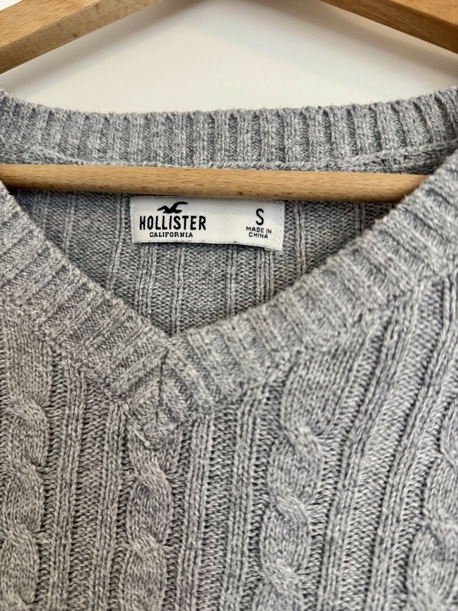 Hollister Pullover & Sweatshirts: HOLLISTER cable-knit V-neck sweater / pullover S – Gebraucht aus Zürich von collins9_kate1 1