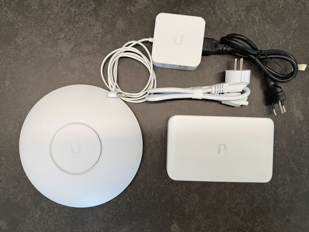 Ubiquiti UniFi U6-Pro Access Point & UniFi Switch Lite 8 PoE (Gebraucht ...