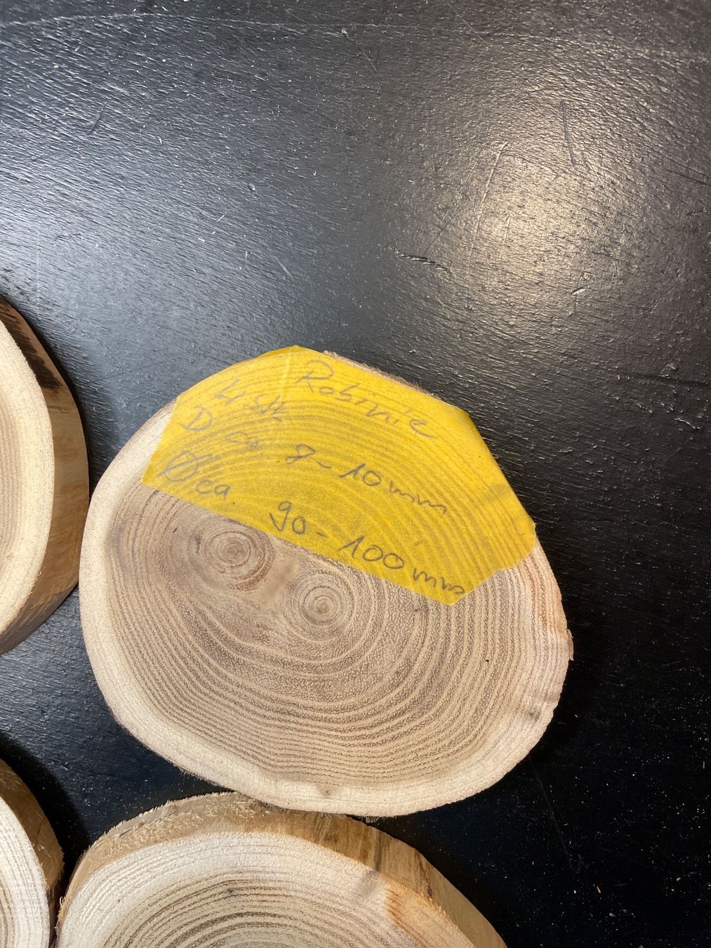 Articoli in legno: 4 Holzscheiben Robinie – Usato da Brunnen venduto da Holz-style 1