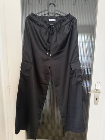 Pantalon cargo noir satiné 