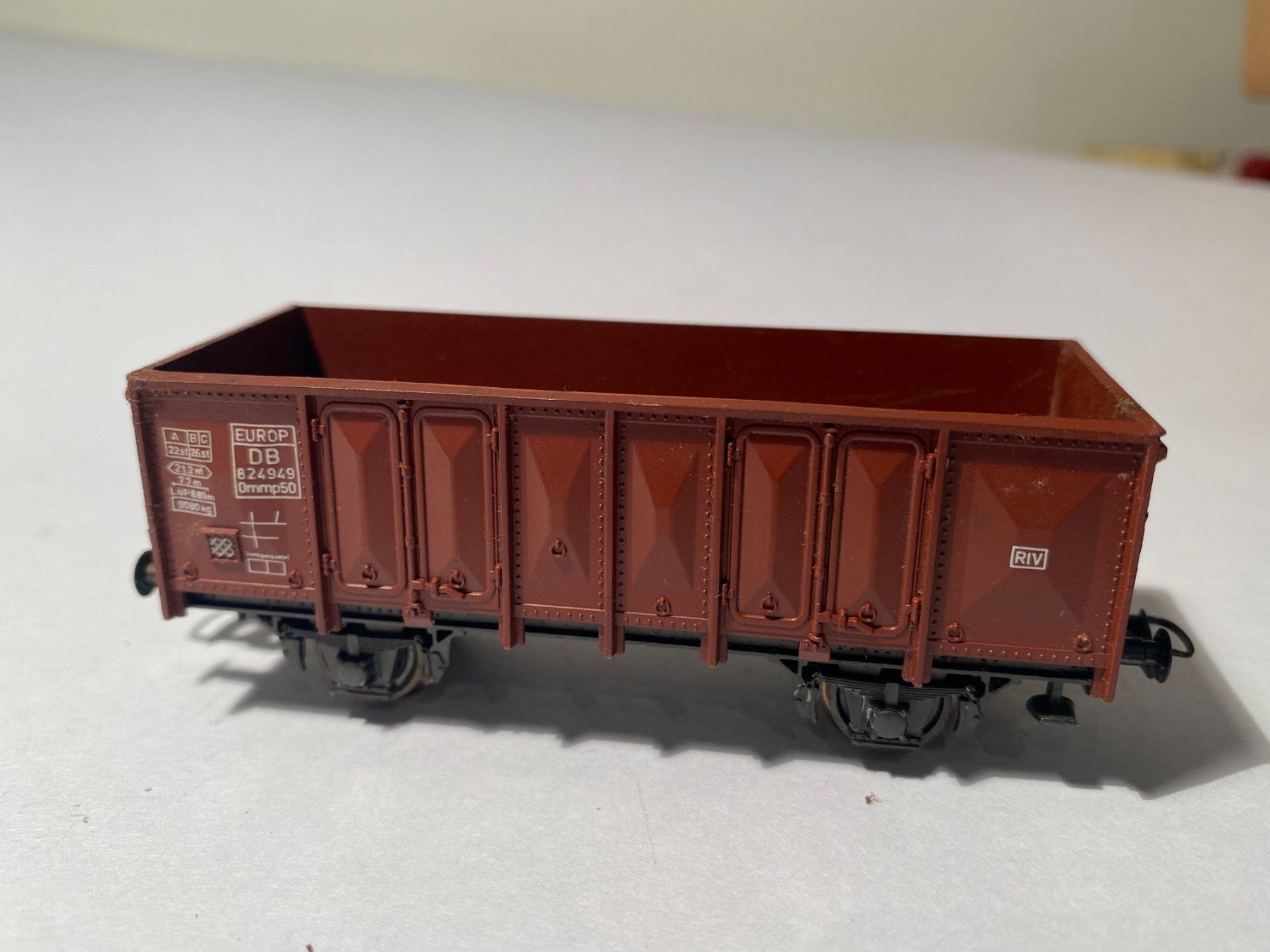 Roco Modellini di ferrovie: ROCO, Offener Güterwagen braun DB, DC Achsen – Usato da Buchrain venduto da Modellbahn11 1