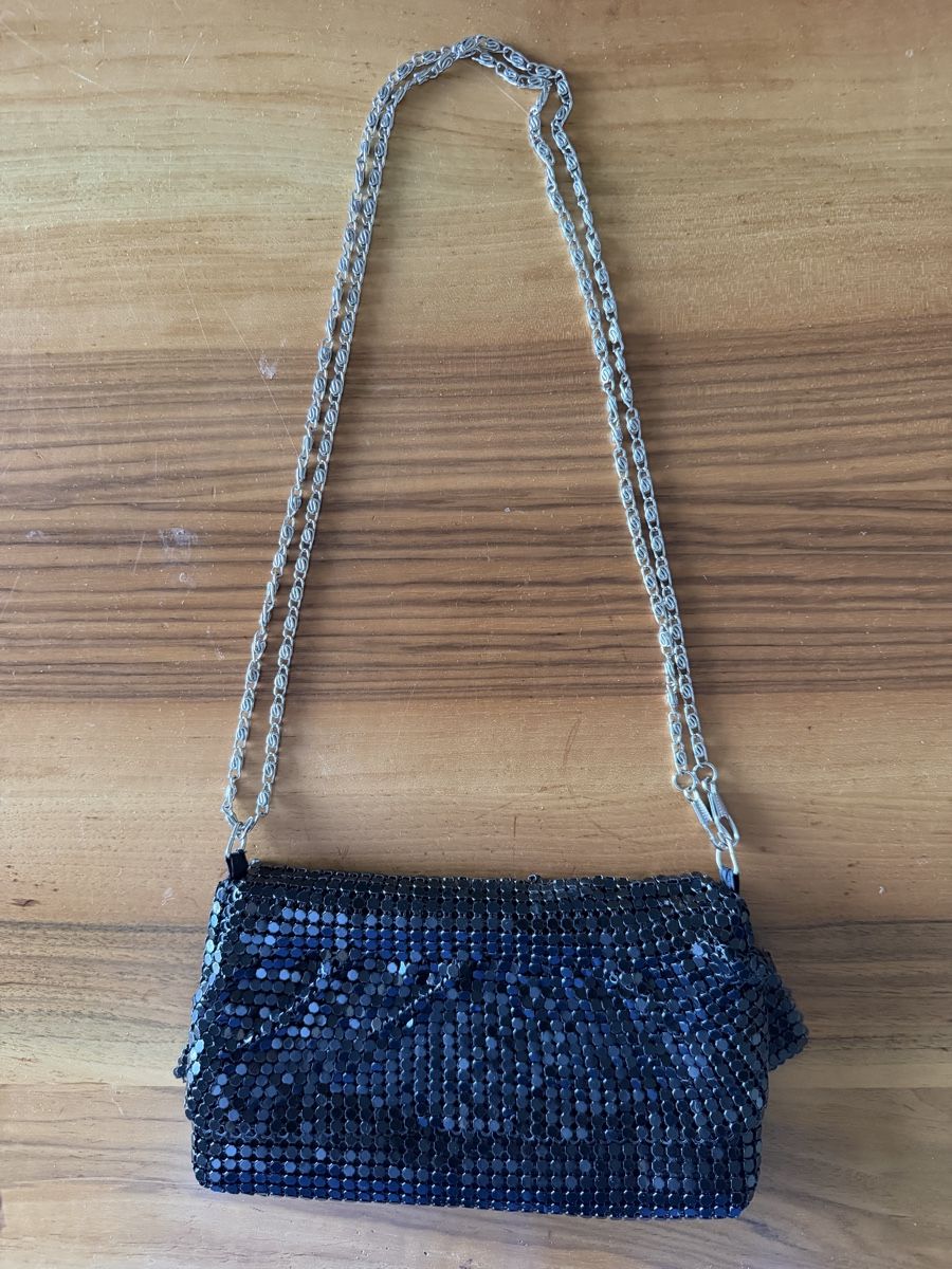 Taschen für Damen: Abendtasche mit Kette schwarz neuwertig – Gebraucht aus Luzern von La_sfinge