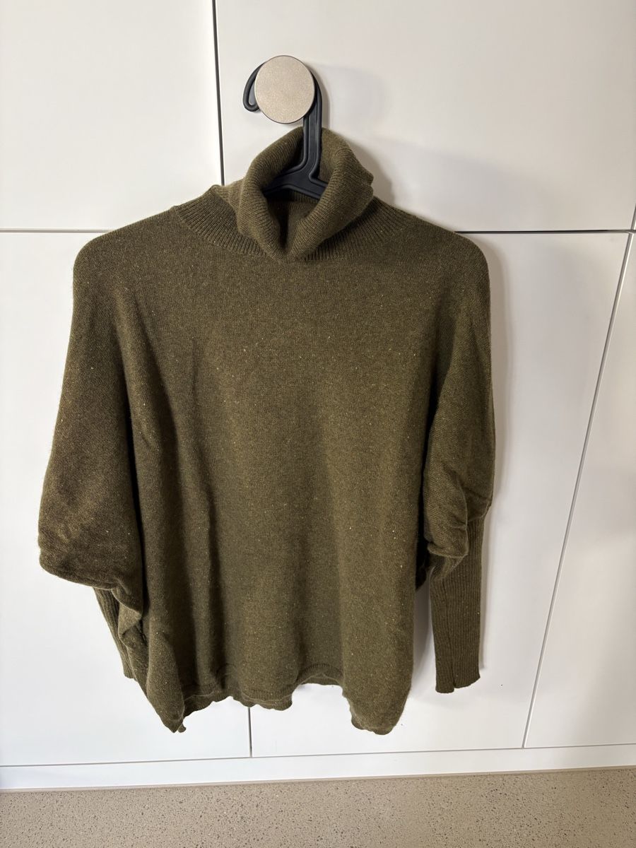 Maglioni & Felpe: 100% cashmere turtle neck – Usato da Zurich venduto da GCambiati