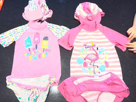 2 Stück UV Shirt Badeshirt grösse 122