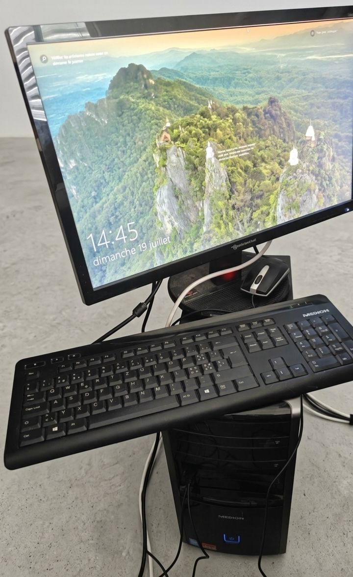Medion PC: PC de bureau Medion MT14 comme neuf dès 29.- – Usato da Orbe venduto da Steve041 1
