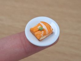 Lachs Kapern Canape auf Keramik Teller, Handmade