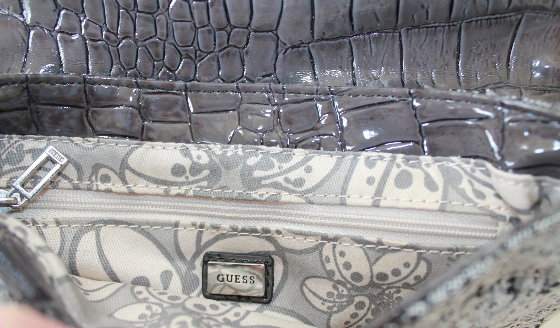 Guess Taschen für Damen: Sac à main / Pochette  Guess    NEU! – Neu und originalverpackt aus Peseux von Gilloss 3