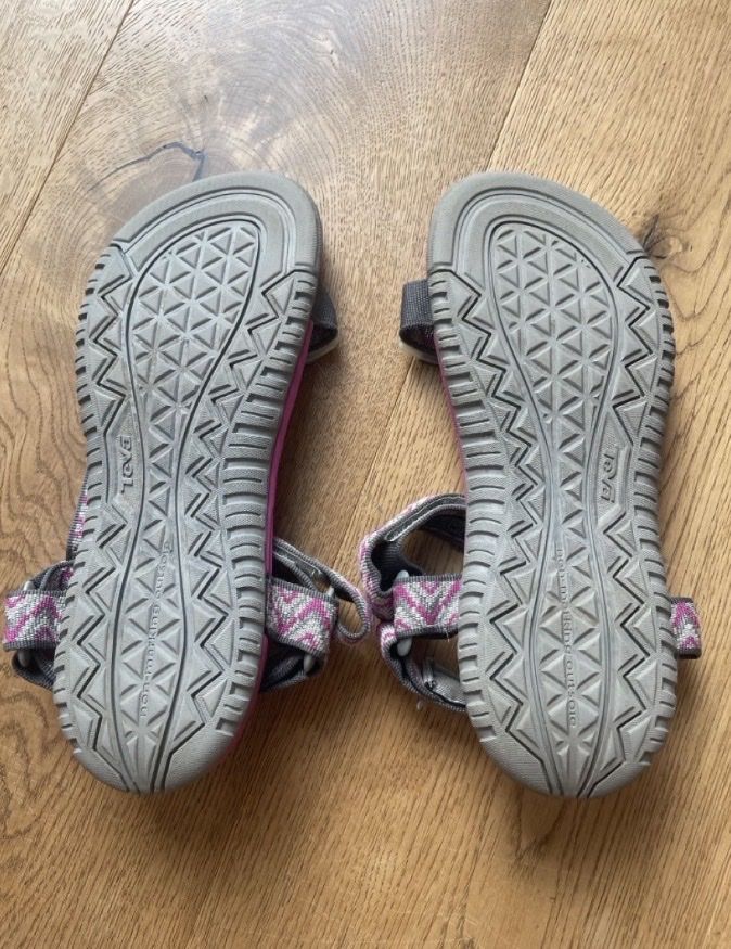 Teva Scarpe da uomo: Teva Sandalen 38/39 – Nuovo (secondo la descrizione) da Zürich venduto da annalenzki 2