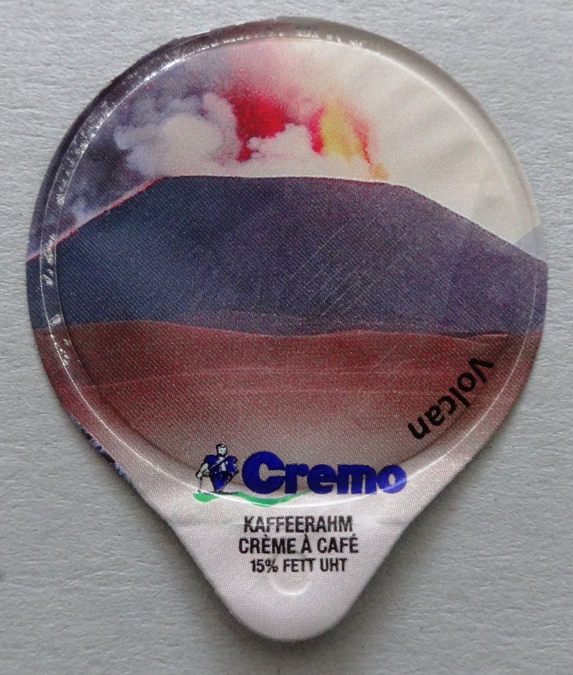 Coperchi dei cremini per caffè: Série 3.106 A - Volcans  (30) – Usato da Fétigny venduto da cha_cz69