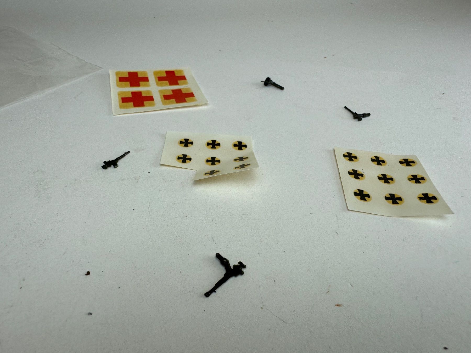 Roskopf Kit di modellismo & Modellini statici: Roskopf Minitanks Decals Geschütze – Usato da Elm venduto da Wikmtz