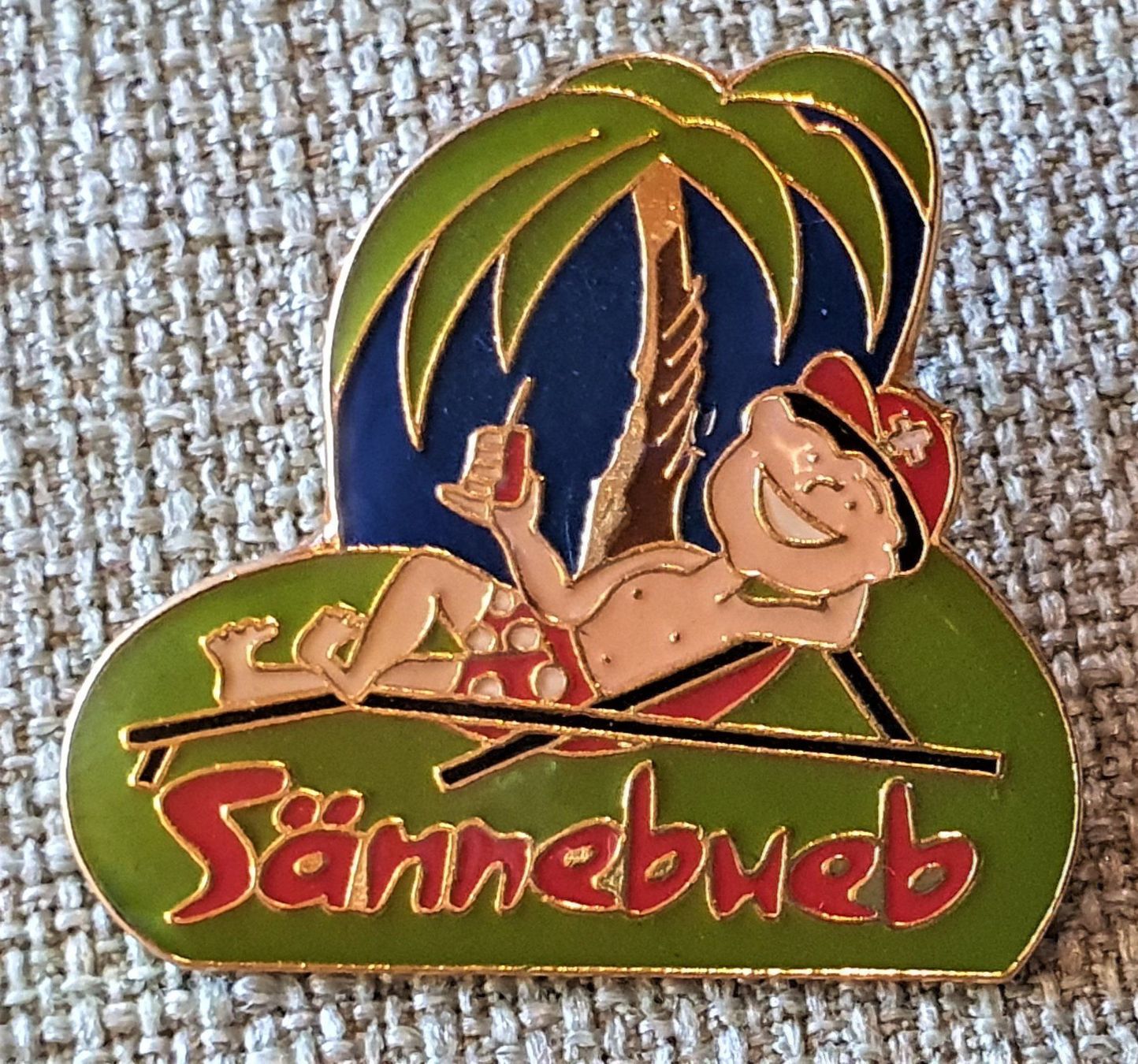 Placchette & Badge: J201 Pin Schweizer Sännebueb Palmeninsel – Usato da Reinach BL venduto da Boston-Verkauf