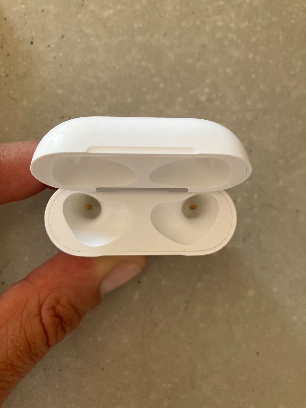 Apple Cuffie: Apple AirPods 3 Case – Usato da Lausanne venduto da mr.v 3