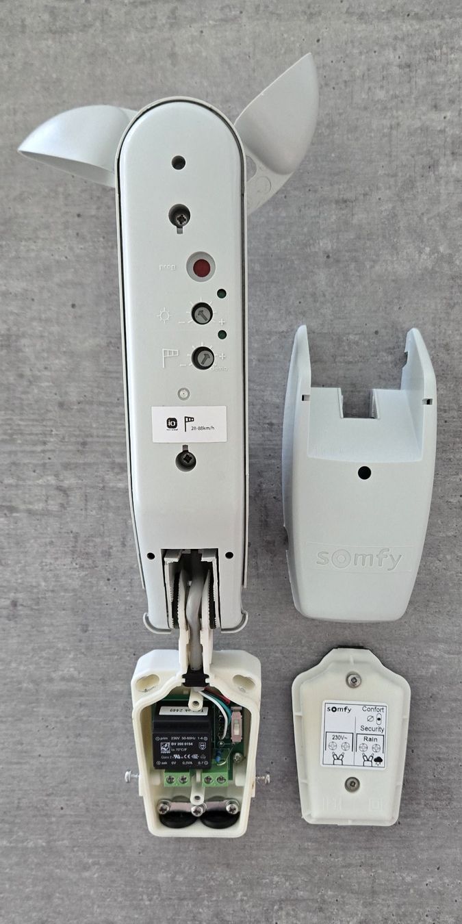 Somfy Tende da sole: Somfy Soliris io Wind/Sonnen-Sensor 230V mit Regenoption – Usato da Studen BE venduto da Moore 4