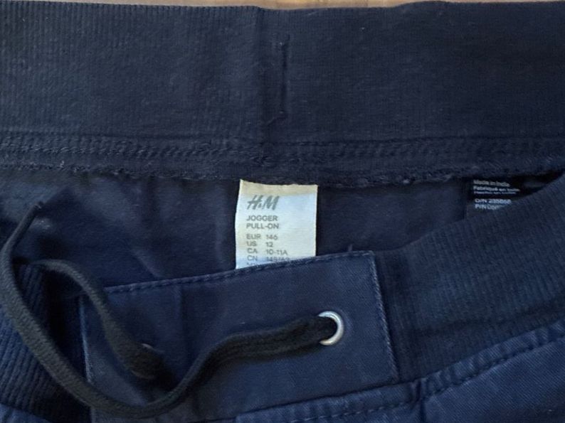 Pantalons: Stoffhosen, Grösse 146 – D'occasion à Vilters par san_2t9g 1