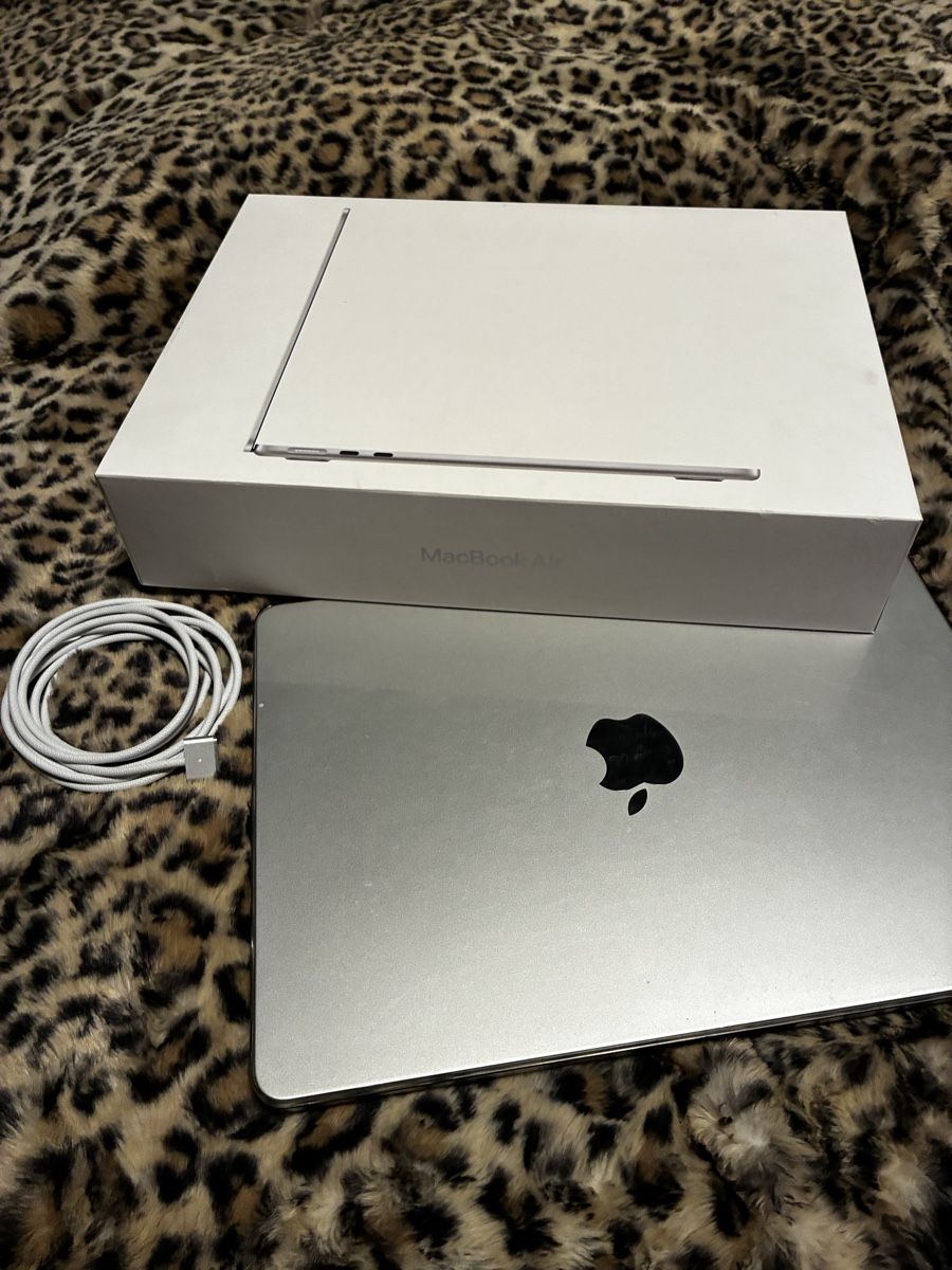 Apple Notebook: MACBOOK AIR 13 M3 2024 – Nuovo (secondo la descrizione) da Urdorf venduto da Lija.x