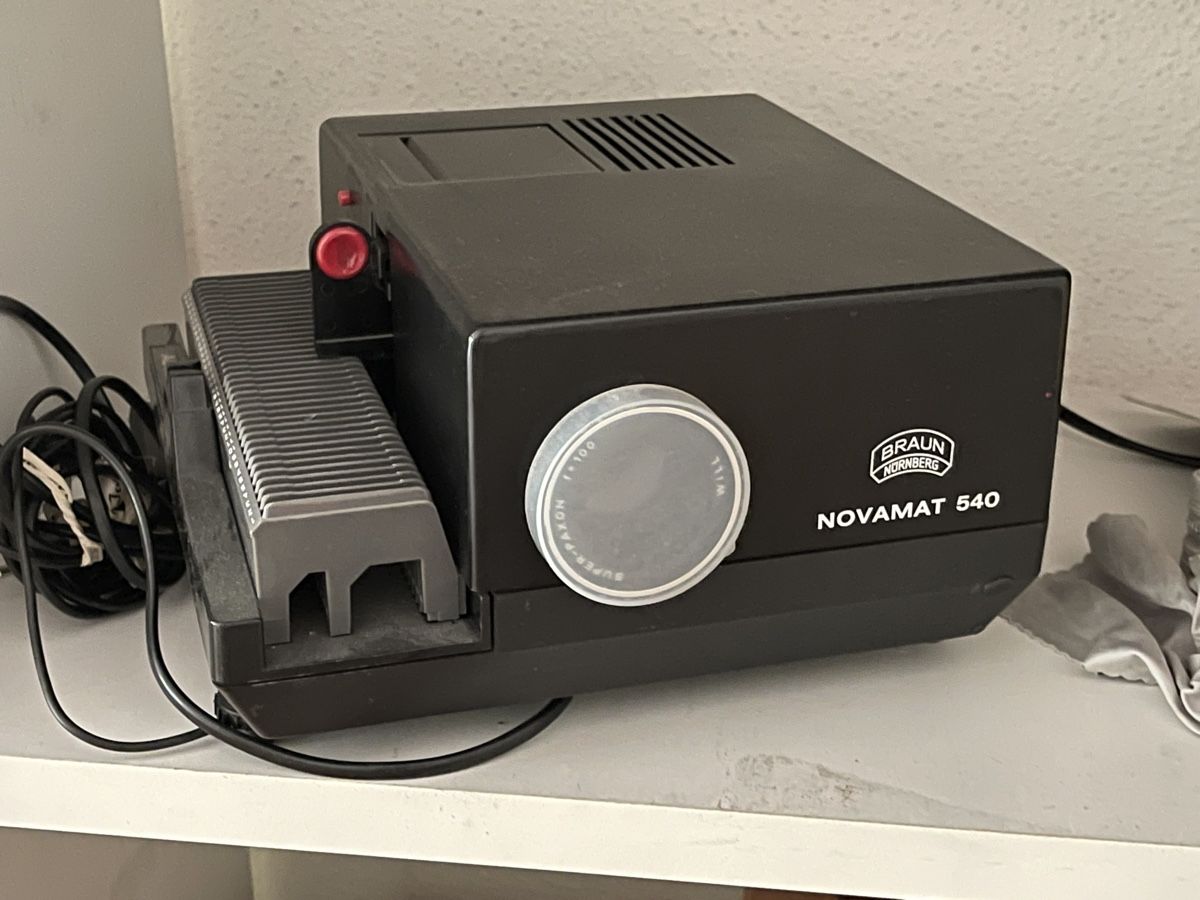 Home Cinema: Diaprojektor – Usato da Arlesheim venduto da ren_5d2b