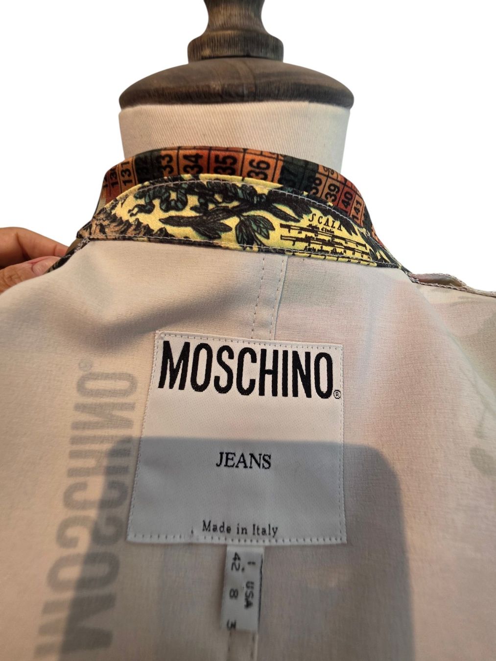 Moschino Jacken: Moschino Blazer – Gebraucht aus Zürich von ANU-AnimalsNeedUs 5