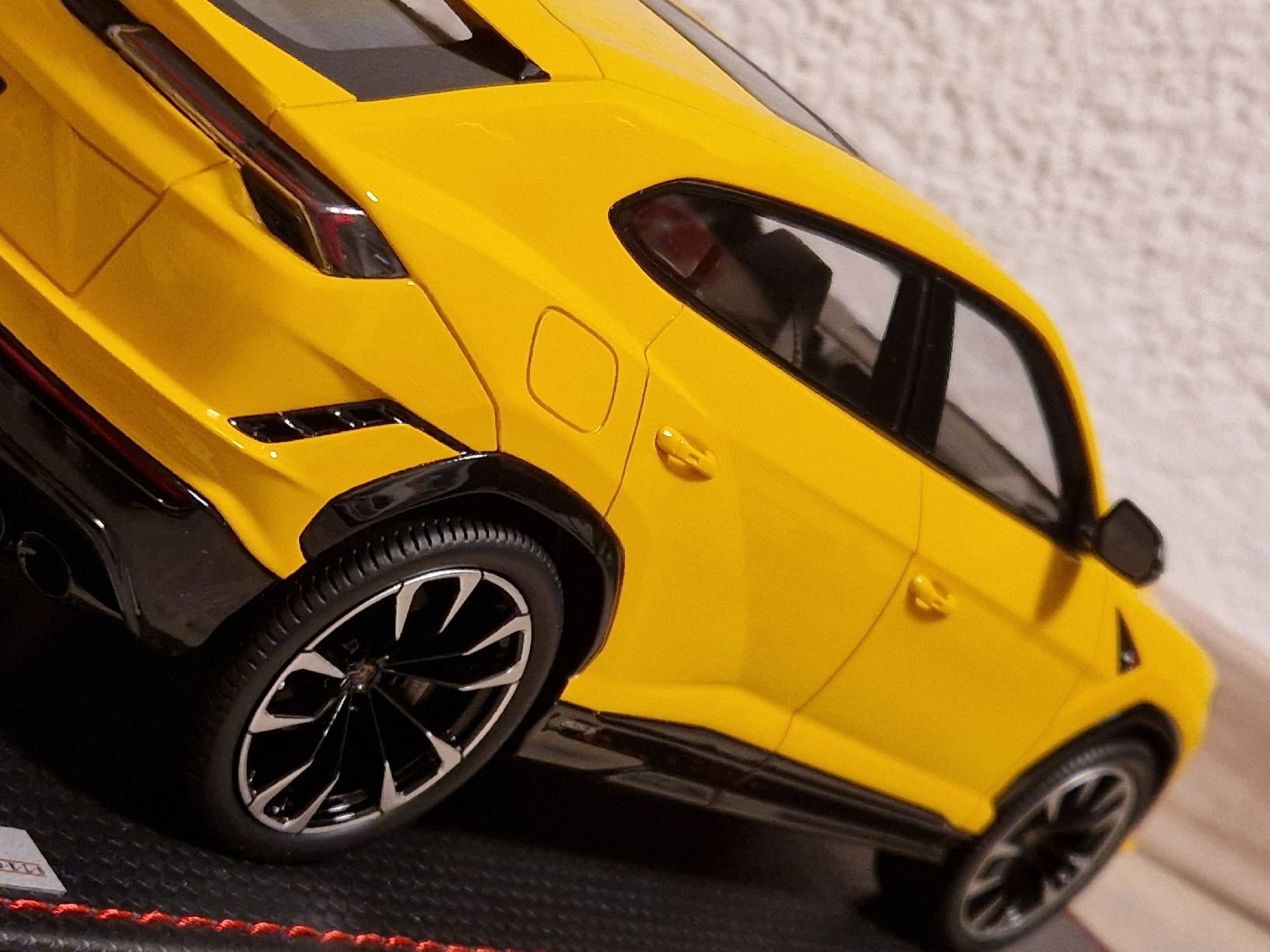 Lamborghini Modellautos: Lamborghini Urus Modellauto Gelb 1:18 MR Collection – Neu und originalverpackt aus Studen BE von Continentalcollector 5